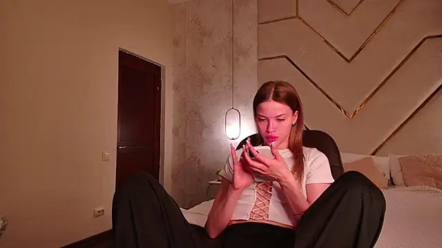 EmmyMills online show from 04/15/26, 08:42