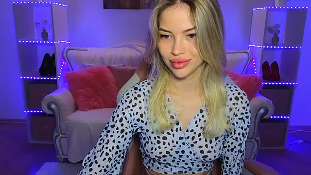 Snapshot of EmmyMills chatting on 10/11/25, 07:48 EmmyMills online show from 10/11/25, 07:48