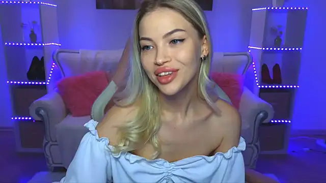 Snapshot of EmmyMills chatting on 09/14/25, 11:27 EmmyMills online show from 09/14/25, 11:27