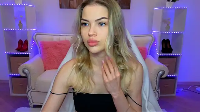 EmmyMills online show from 12/01/25, 07:59