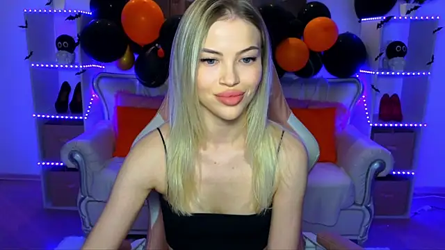 EmmyMills online show from 11/03/25, 10:24