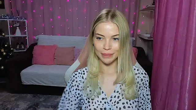 Snapshot of EmmyMills chatting on 12/05/24, 10:06 EmmyMills online show from 12/05/24, 10:06