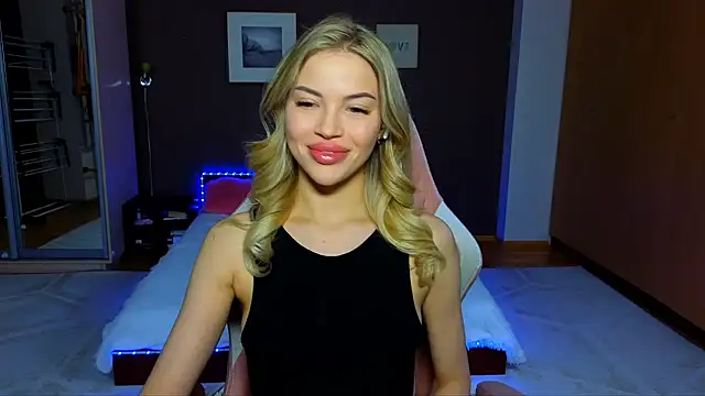 Snapshot of EmmyMills chatting on 03/05/25, 10:10 EmmyMills online show from 03/05/25, 10:10