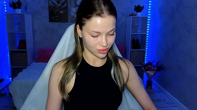 Snapshot of EmmyMills chatting on 06/19/26, 08:58 EmmyMills online show from 06/19/26, 08:58