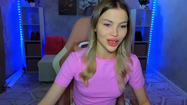 Snapshot of EmmyMills chatting on 02/28/26, 09:47 EmmyMills online show from 02/28/26, 09:47