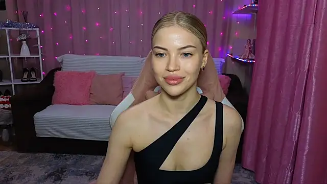 Snapshot of EmmyMills chatting on 12/01/24, 05:07 EmmyMills online show from 12/01/24, 05:07