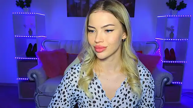 EmmyMills online show from 11/15/25, 12:25