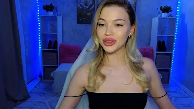 Snapshot of EmmyMills chatting on 02/13/26, 08:53 EmmyMills online show from 02/13/26, 08:53