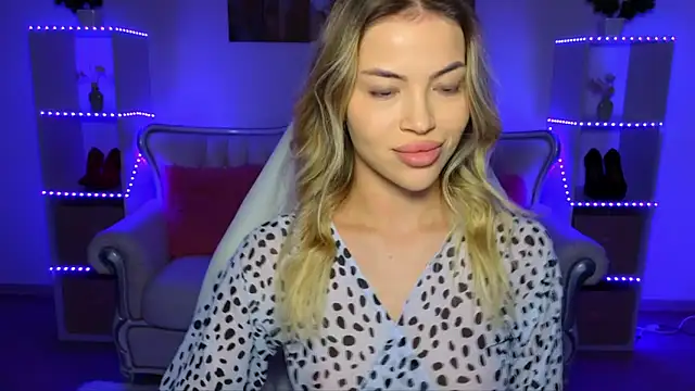 EmmyMills online show from 12/05/25, 08:06