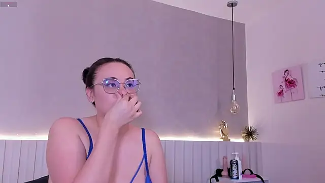 Snapshot of naughtylesbians__ chatting on 10/20/25, 02:35 naughtylesbians online show from 10/20/25, 02:35