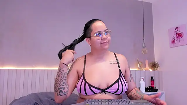 Snapshot of naughtylesbians__ chatting on 02/01/26, 02:54 naughtylesbians online show from 02/01/26, 02:54