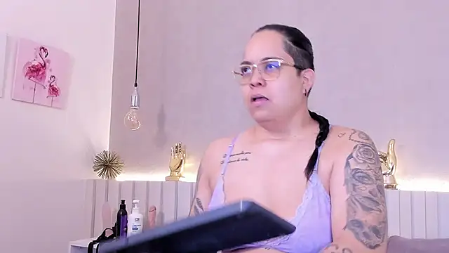Snapshot of naughtylesbians__ chatting on 10/13/25, 02:46 naughtylesbians online show from 10/13/25, 02:46