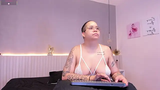 Snapshot of naughtylesbians__ chatting on 02/13/26, 03:06 naughtylesbians online show from 02/13/26, 03:06