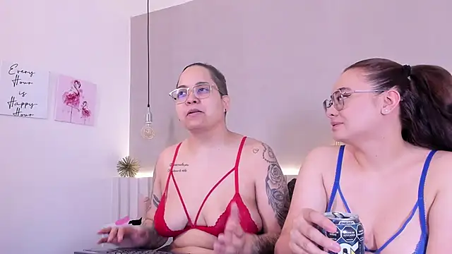 Snapshot of naughtylesbians__ chatting on 10/14/25, 03:07 naughtylesbians online show from 10/14/25, 03:07