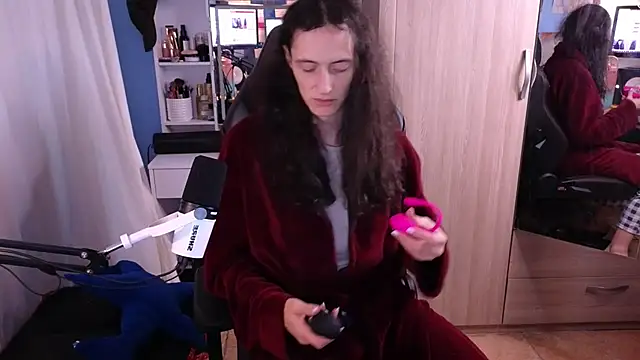 MemiKouki online show from 01/28/25, 09:08