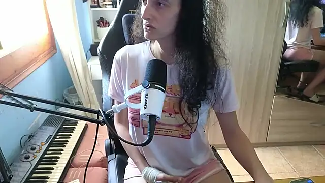 MemiKouki online show from 05/05/26, 02:09