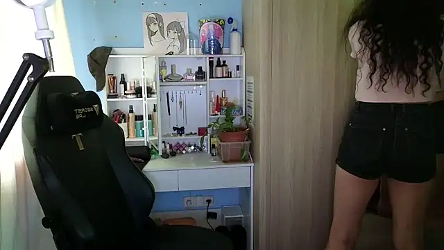 MemiKouki online show from 10/14/25, 03:12