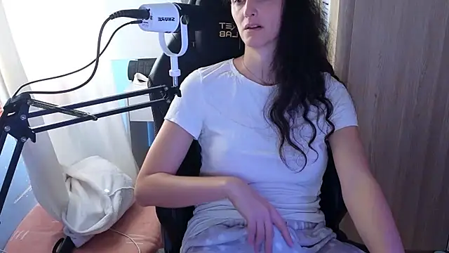 MemiKouki online show from 09/28/25, 02:13