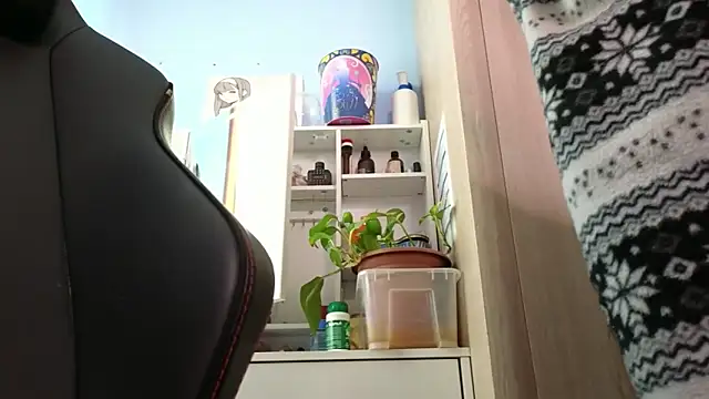 MemiKouki online show from 04/23/26, 03:13