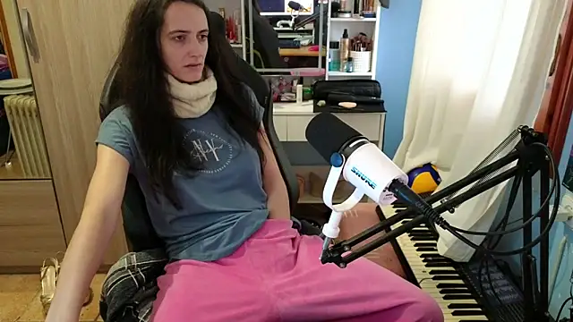 MemiKouki online show from 12/21/25, 03:57