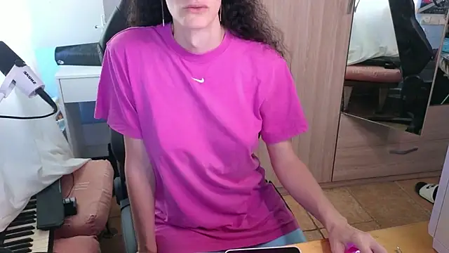 MemiKouki online show from 06/06/26, 05:07