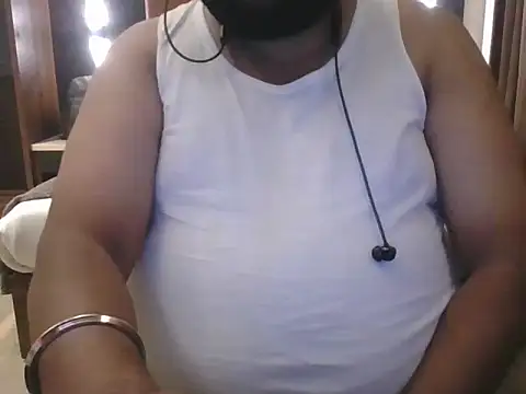 Hunk-Hand6 online show from 10/12/25, 03:02