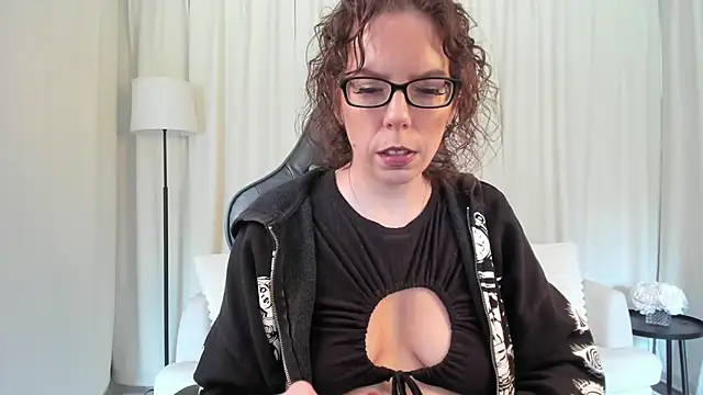 SaraDesirexo online show from 05/12/26, 12:44