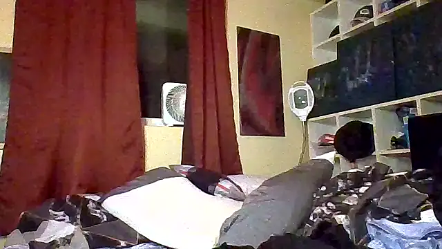 Snapshot of Mic_Oxinner chatting on 10/06/25, 10:27 Mic Oxinner online show from 10/06/25, 10:27