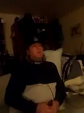 Snapshot of Mic_Oxinner chatting on 02/02/25, 10:46 Mic Oxinner online show from 02/02/25, 10:46