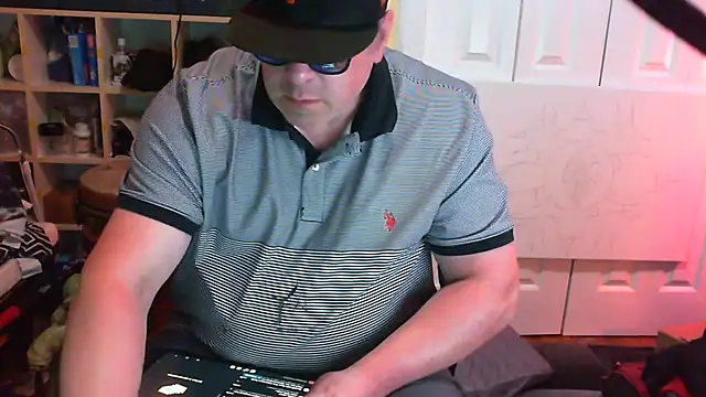 Snapshot of Mic_Oxinner chatting on 09/22/25, 11:33 Mic Oxinner online show from 09/22/25, 11:33