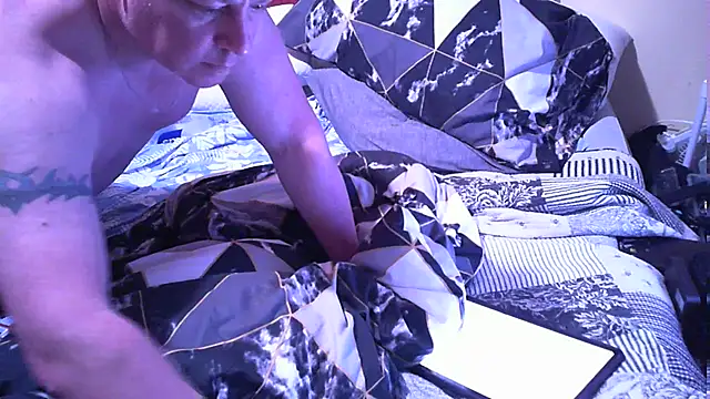 Snapshot of Mic_Oxinner chatting on 10/09/25, 04:57 Mic Oxinner online show from 10/09/25, 04:57