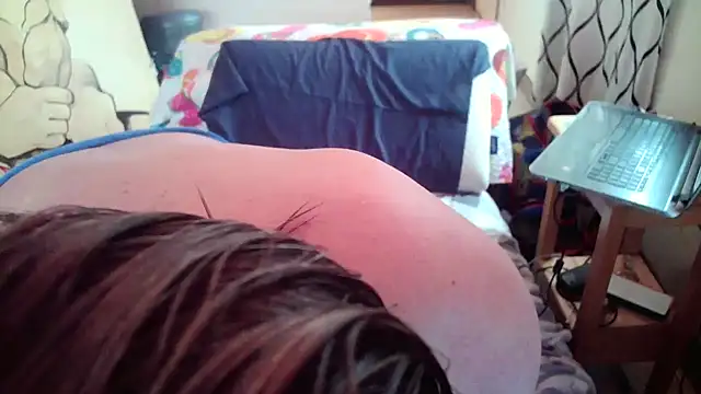 Snapshot of Mic_Oxinner chatting on 01/14/25, 06:49 Mic Oxinner online show from 01/14/25, 06:49