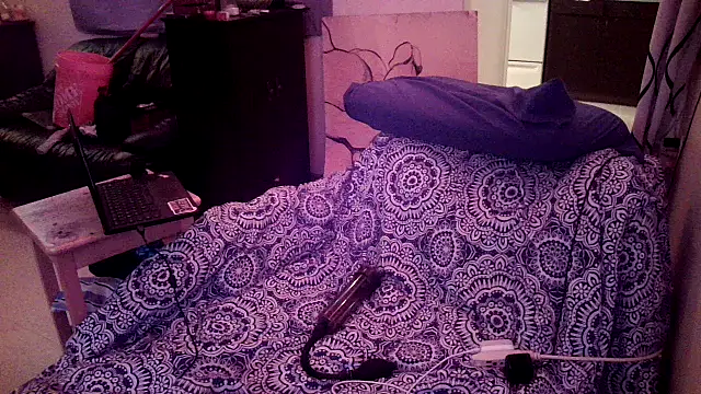 Snapshot of Mic_Oxinner chatting on 01/01/25, 11:27 Mic Oxinner online show from 01/01/25, 11:27