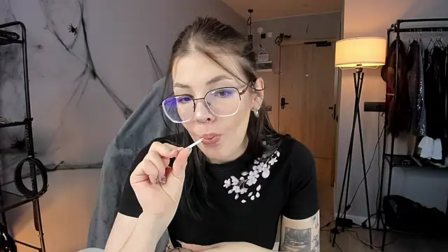 AnnaTrueno online show from 11/03/25, 06:11