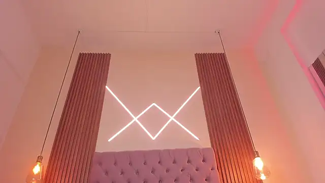 Sophia turneer online show from 12/18/25, 08:12