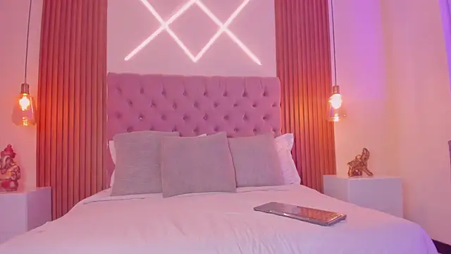 Sophia turneer online show from 04/11/26, 01:24