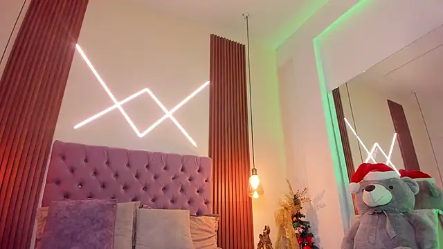 Sophia turneer online show from 12/18/25, 01:33