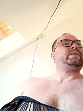 Snapshot of Mickael19 chatting on 01/08/26, 01:28 Mickael19 online show from 01/08/26, 01:28