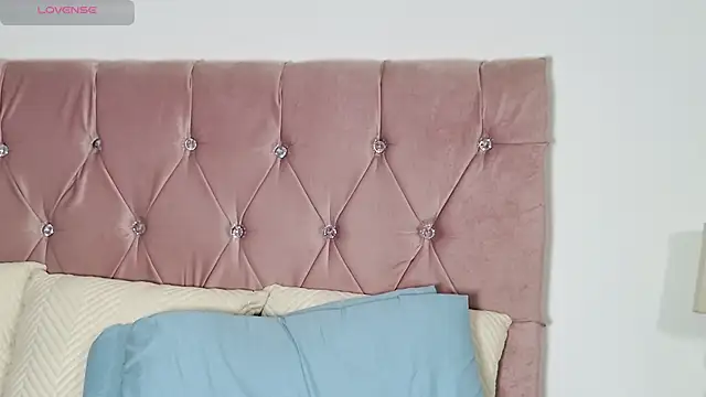 katrinaclarks online show from 11/28/25, 09:59