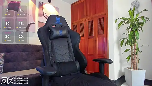 Snapshot of _joansoto chatting on 09/09/25, 02:04 joansoto online show from 09/09/25, 02:04