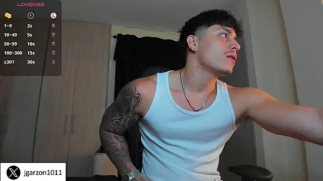 Snapshot of _joansoto chatting on 02/08/25, 01:33 joansoto online show from 02/08/25, 01:33