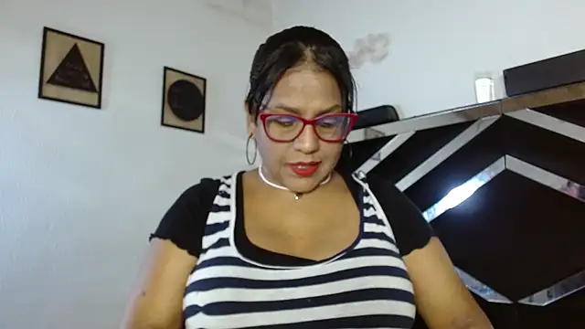 elizabeth mature23 online show from 01/14/26, 07:17