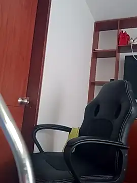 Snapshot of FREYJA- chatting on 09/28/25, 07:43 FREYJA- online show from 09/28/25, 07:43