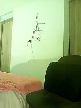 Snapshot of FREYJA- chatting on 02/14/25, 06:02 FREYJA- online show from 02/14/25, 06:02