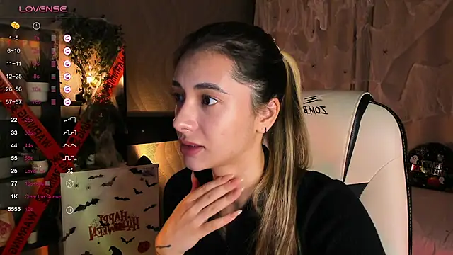 DarlaLike online show from 10/31/25, 03:36