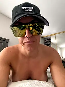 Snapshot of mrs__unknown chatting on 09/15/25, 03:56 mrs unknown online show from 09/15/25, 03:56