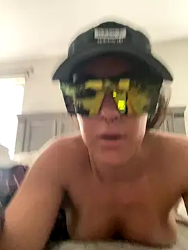 Snapshot of mrs__unknown chatting on 09/14/25, 06:08 mrs unknown online show from 09/14/25, 06:08