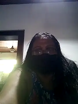 Snapshot of FemMom chatting on 10/06/25, 07:53 FemMom online show from 10/06/25, 07:53