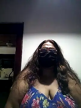 Snapshot of FemMom chatting on 10/19/25, 05:48 FemMom online show from 10/19/25, 05:48