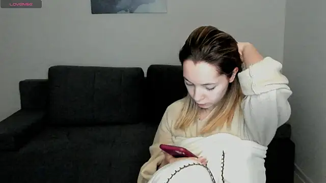 Snapshot of MiaThaine chatting on 01/28/25, 01:18 MiaThaine online show from 01/28/25, 01:18